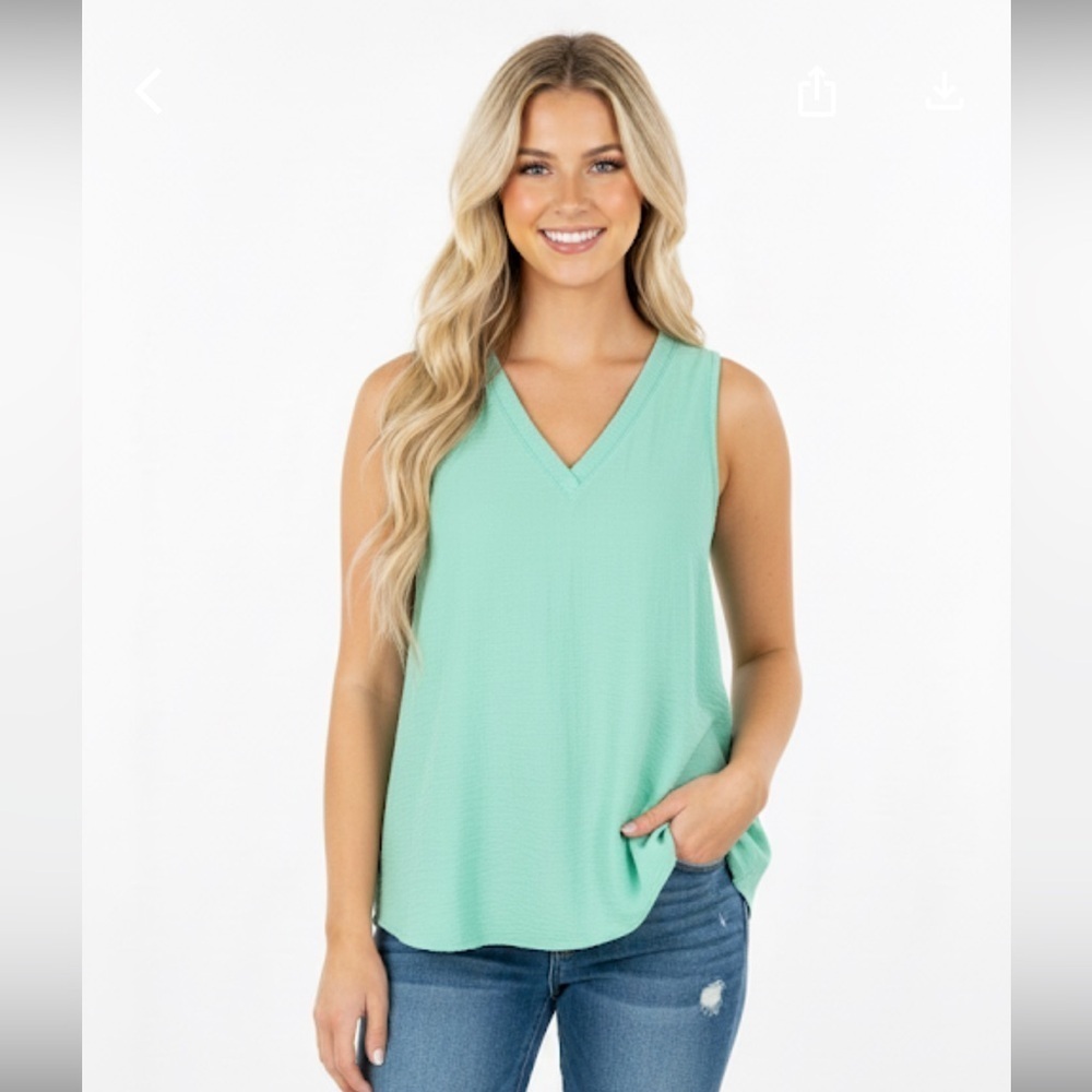 Zenana women’s mint green sleeveless top size medium
